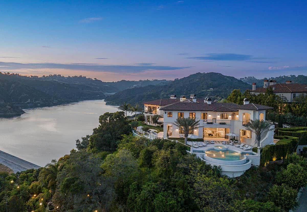 A score of mega-deals set the tone for Los Angeles' ultra-luxury property market in 2023. (Hilton & Hyland)