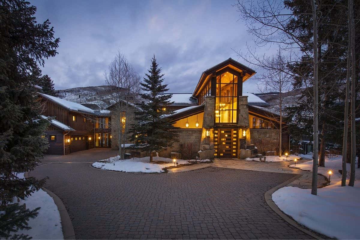 In 2010, the contemporary mountain home's design was deemed Mountain Living magazine's "Home of the Year."