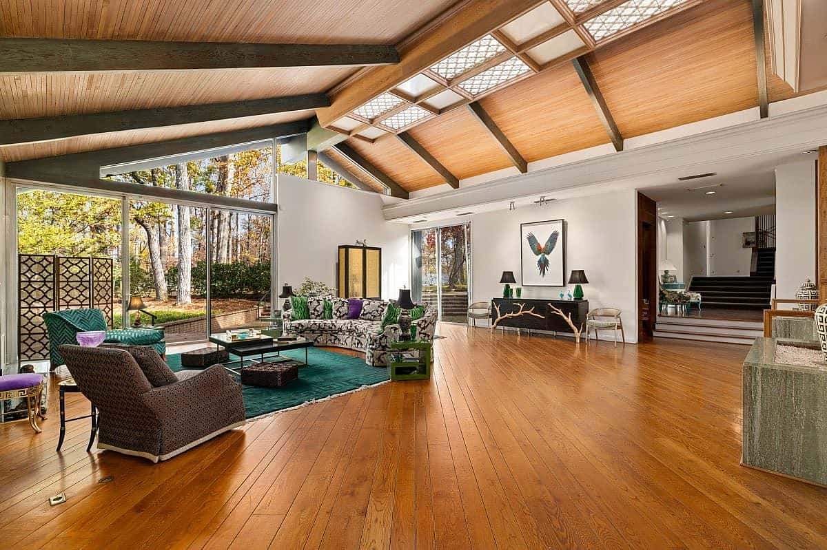 In Winston-Salem, North Carolina, this carefully conserved and updated 1960s home was featured in Architectural Digest for its standout design.