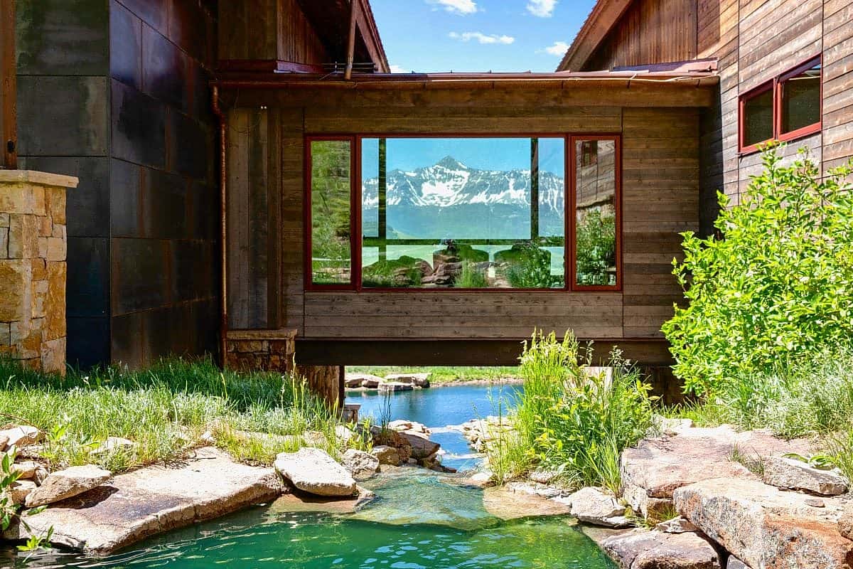 Embracing nature within its stylish design, this Telluride retreat transcends mere shelter. (Telluride Properties)