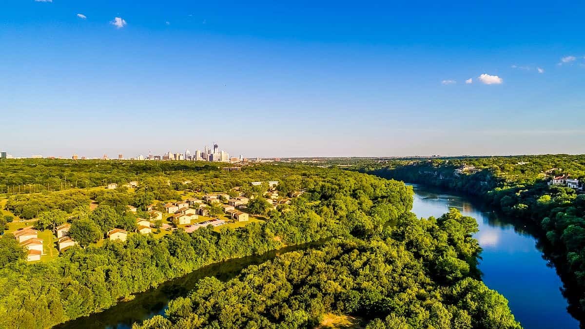 With minimal commercial activity, a western boundary along Lake Austin and proximity to downtown, Tarrytown stands as one of Austin's ideal residential corners. (Moreland)