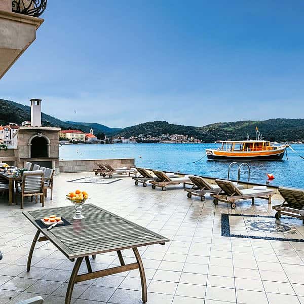 001-2011-81-Vis-Villa-seafront-stone-for-sale