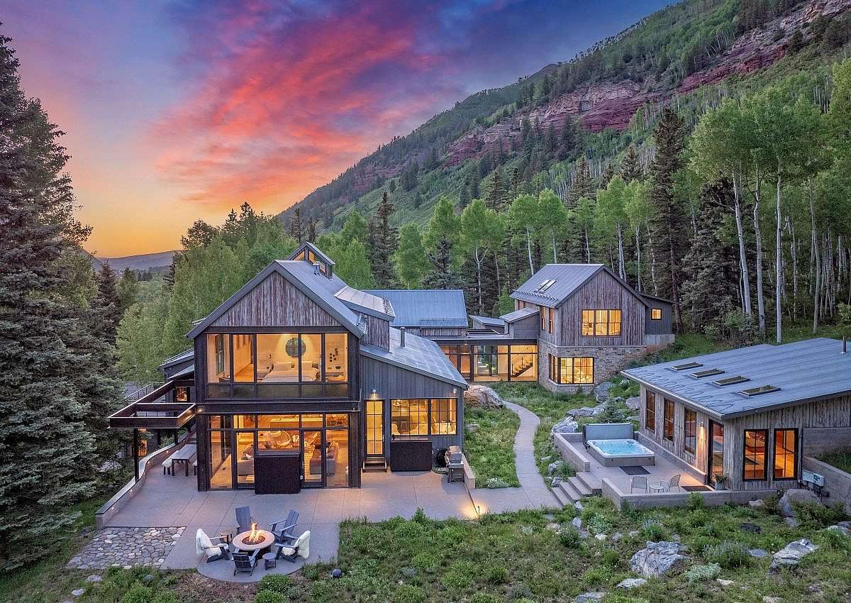 In Telluride, luxury isn't gadgetry of gilt—it's unfiltered connection to wilderness. A major attraction for SoulCycle co-founder Elizabeth Cutler, whose nature-centric retreat sits in harmony with its wild environment.