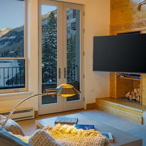 1. Northwoods 310 Living Area Shot