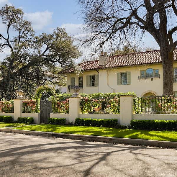 As one of Austin's oldest neighborhoods, Old Enfield is a a must-visit for architectural history buffs. Like many homes in the area, this distinguished 1924 estate honors Austin's heritage while quietly integrating contemporary comforts.