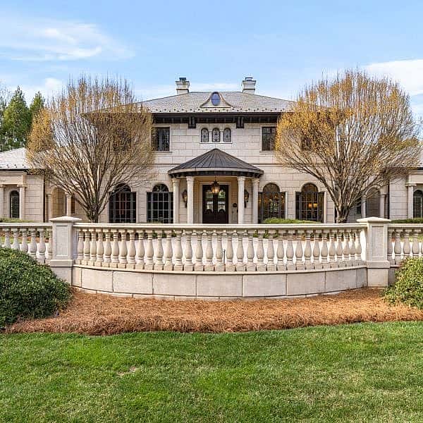2-web-or-mls-2725 Windsor Rd-2