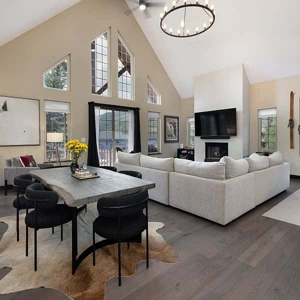 2507_160_nottingham_rd_1_interior_living