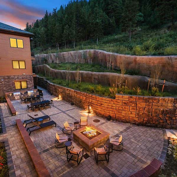 G_Mountainside Courtyard