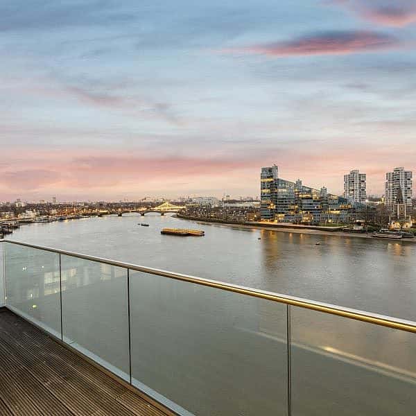 Views from this impressive five-bedroom flat encompasses Chelsea and Canary Wharf. (Chestertons)