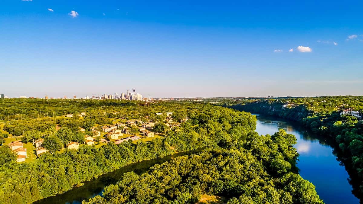 With minimal commercial activity, a western boundary along Lake Austin and proximity to downtown, Tarrytown stands as one of Austin's ideal residential corners. (Moreland)