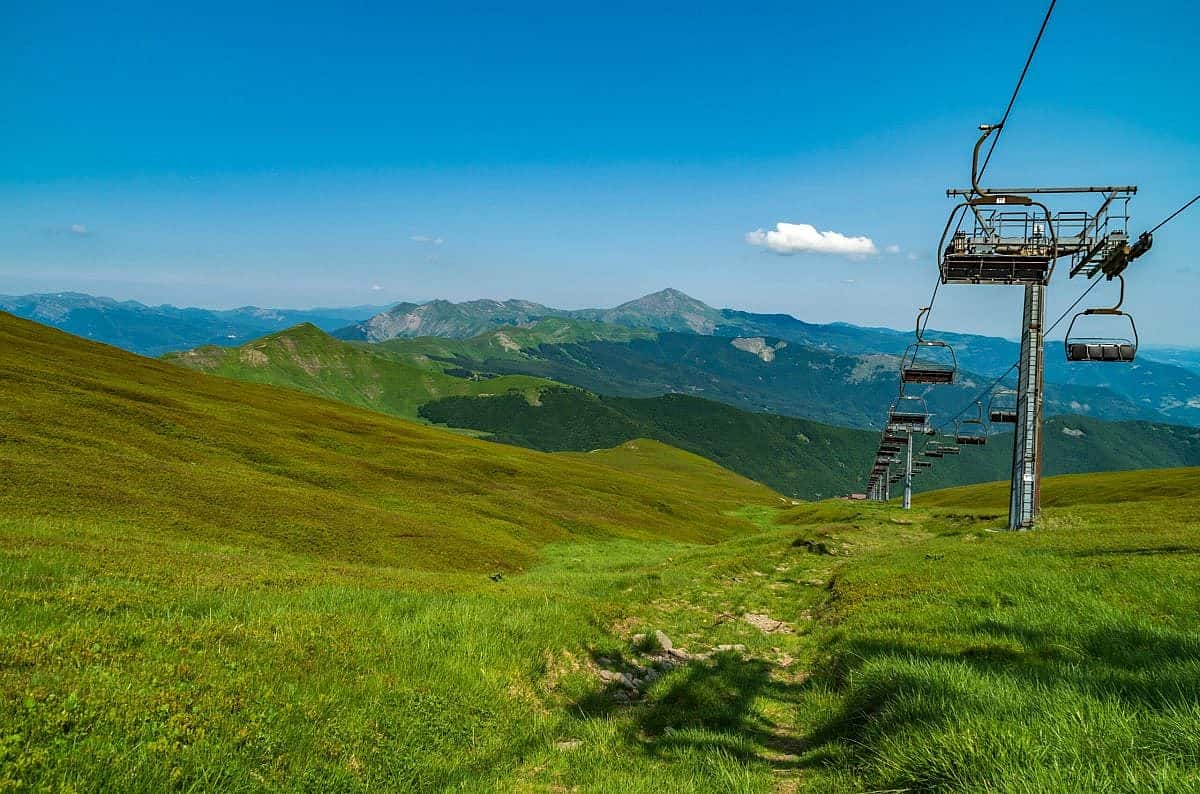Does spring herald the end of ski real estate opportunities? Far from it. As the snow melts, a different kind of momentum takes hold. (Shutterstock)