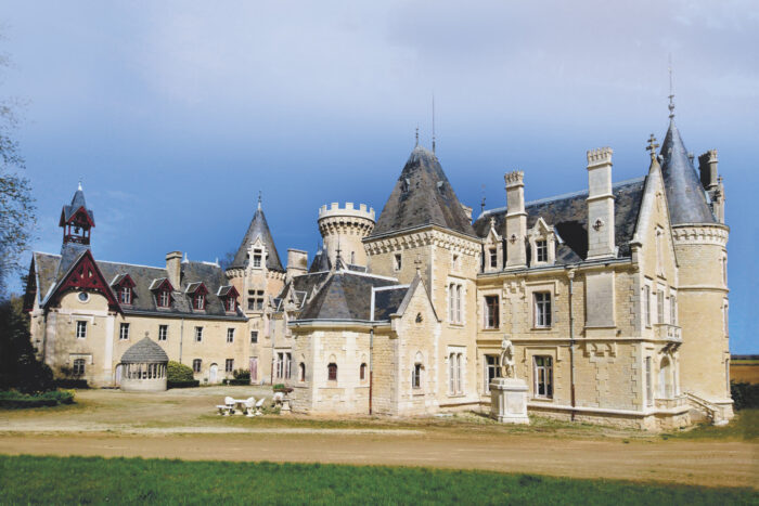 West of France – 19th century chateau set on 32 acres