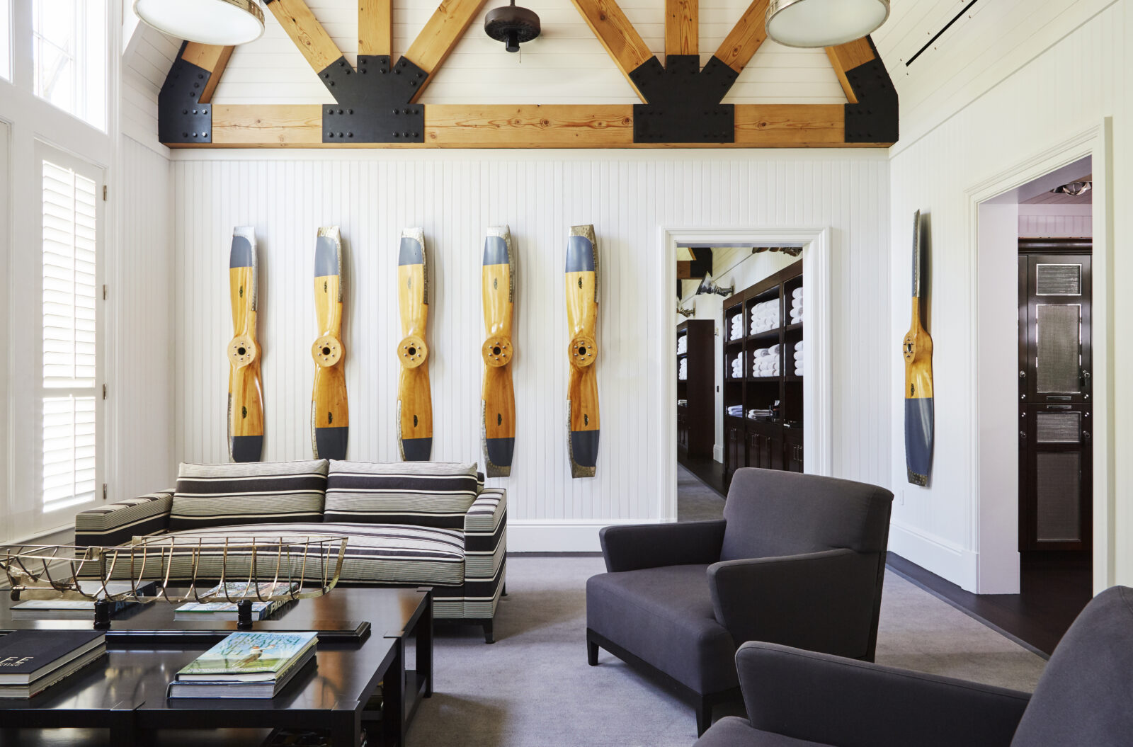 hamptons clubhouse room with modern design notes by pembrooke & ives 