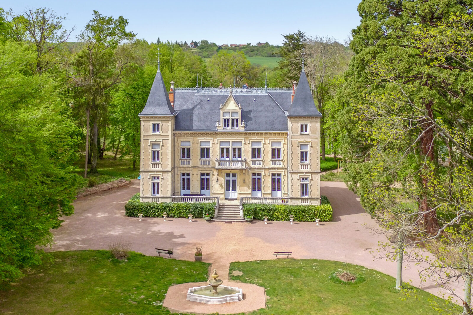 Vichy – 19th century chateau fully renovated