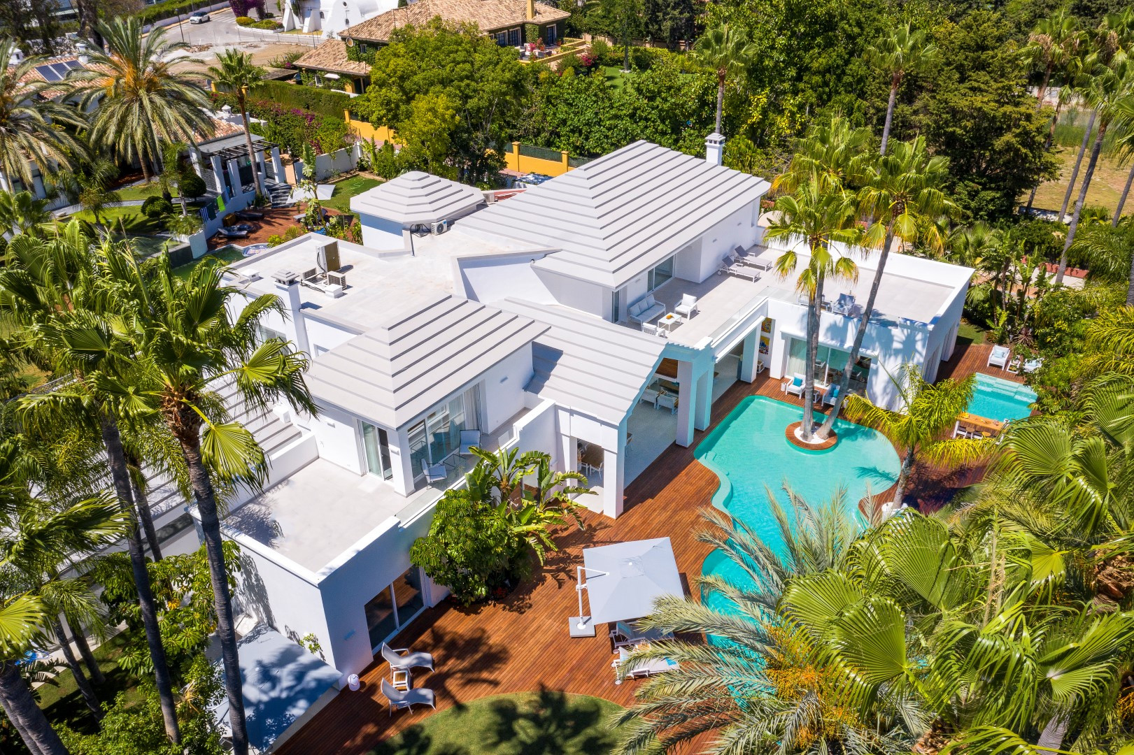 Mesmerising villa surrounded by palm trees in Costa del Sol