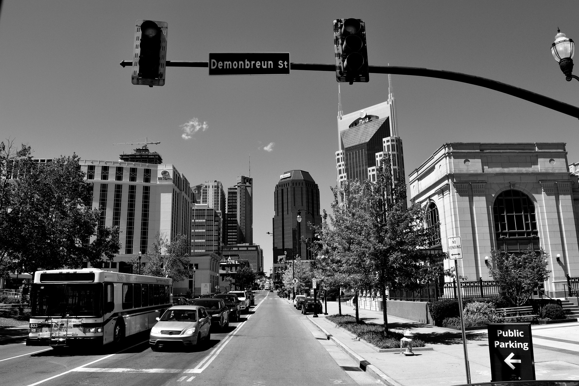 black and white of downtown nashville, tennessee