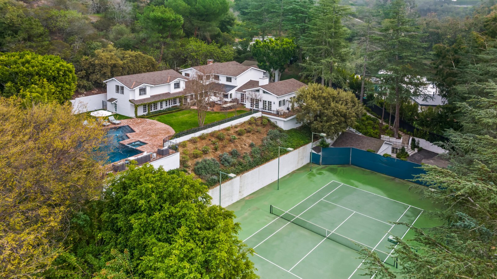 2620 benedict canyon tennis court estate