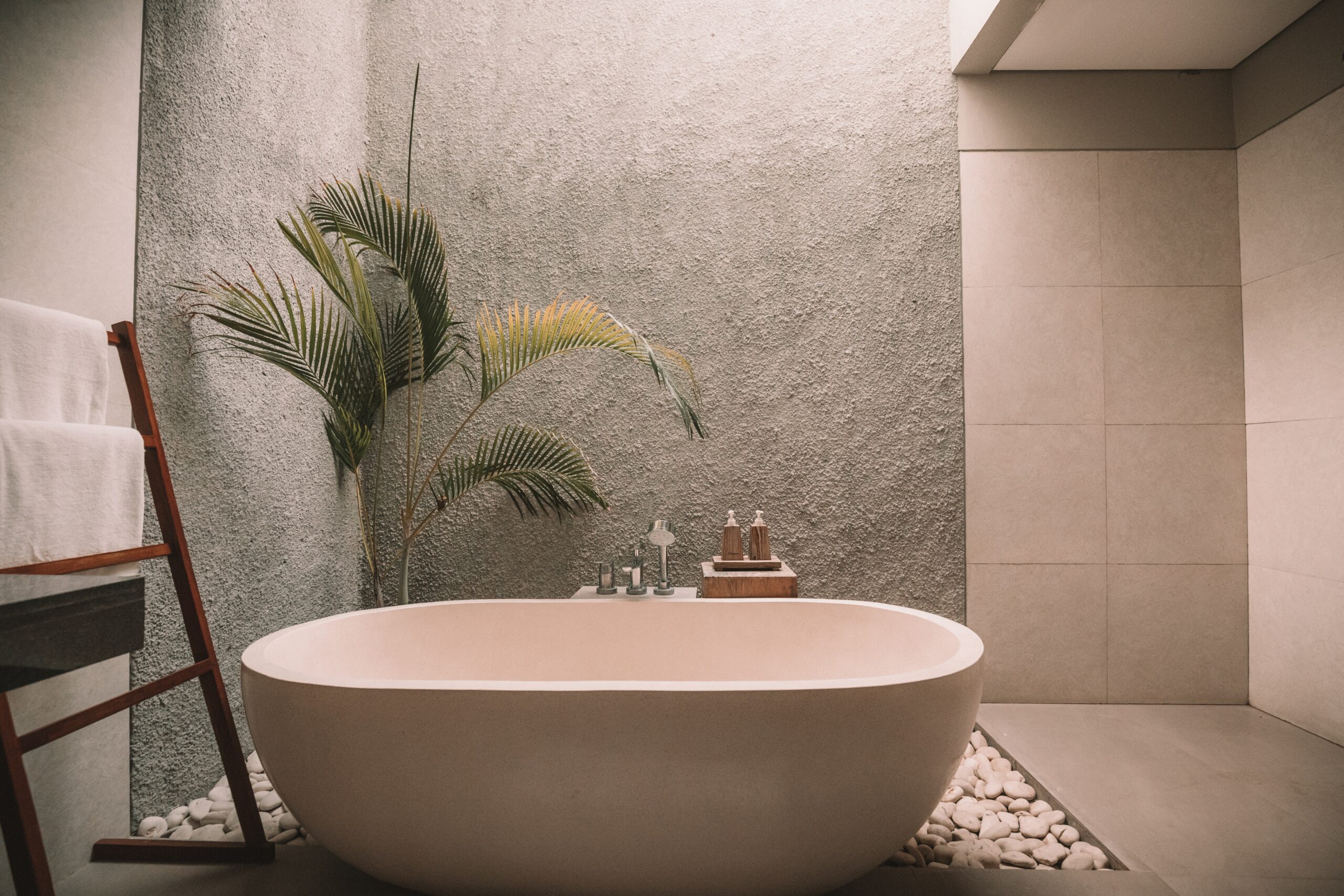 minimalist soaking tub