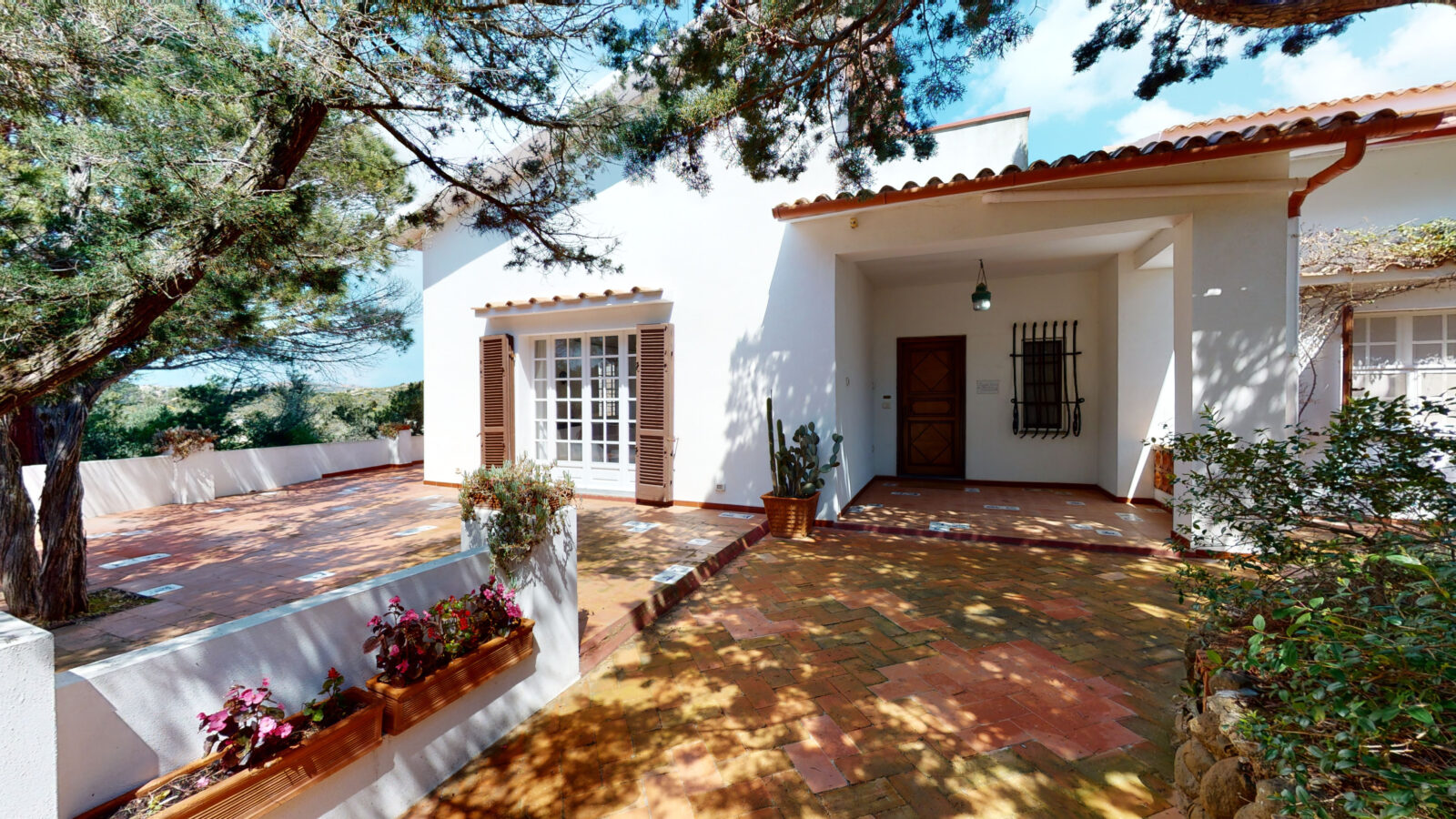 exterior view with Mediterranean details and plants 