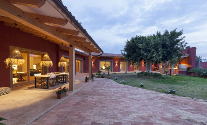 Valencia estate with orchard, living quarters and restaurant