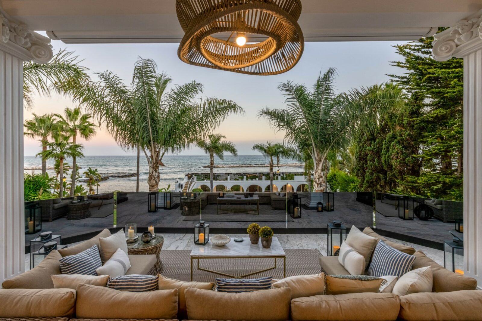 Waterfront mansion in Marbella - Puerto Banús: Luxury Home for Sale in Puerto Banús, Marbella, Spain | Marbella Luxury Rentals & Sales