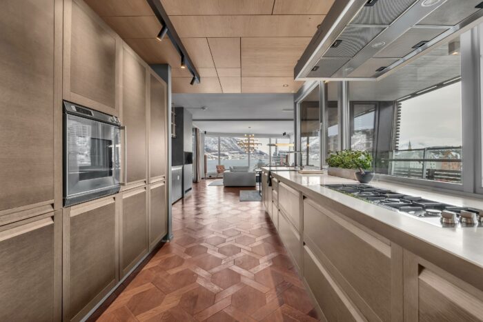 A sleek open-concept kitchen. 