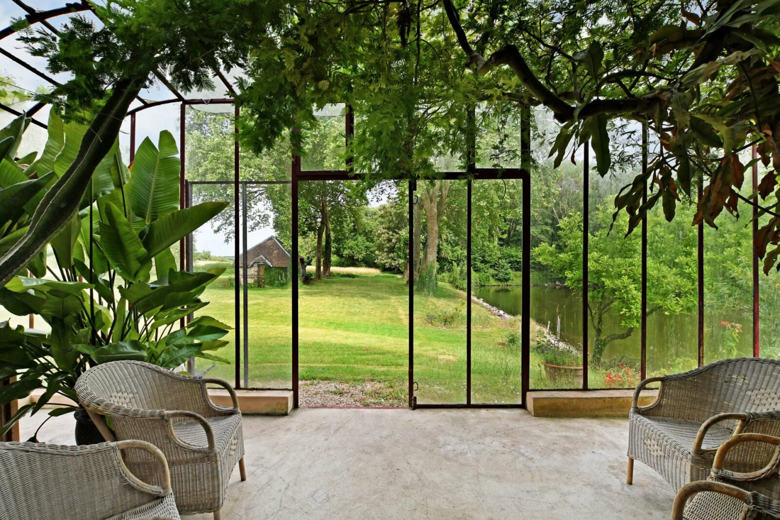 A room overlooking a pond in Paris