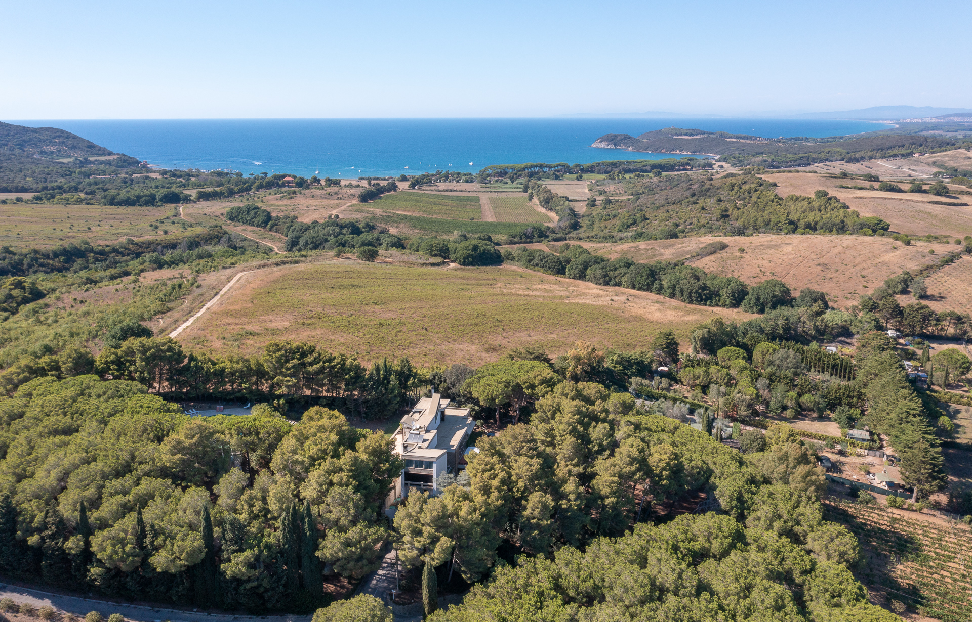 A birds eye view of the gulf of Baratti, with plains and and trees everywhere.