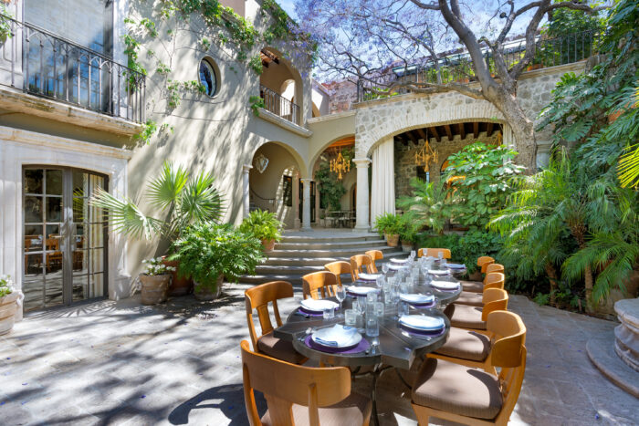 Outdoor dining area in central courtyard. 