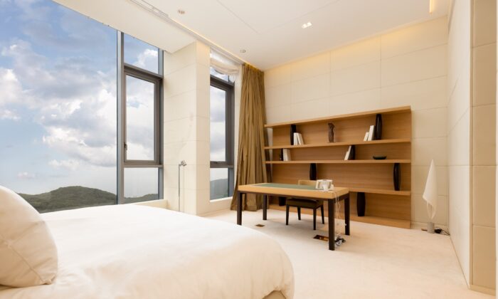 A bedroom with views of Victoria Peak, Hong Kong.
