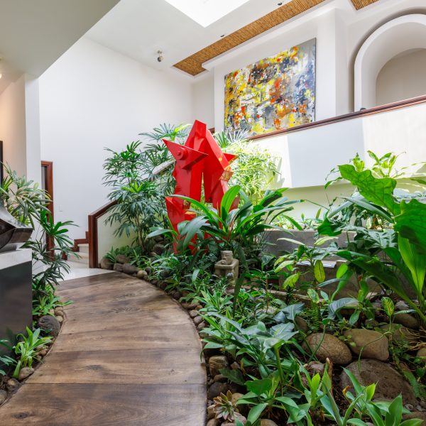 00.THE ARTIST HOUSE