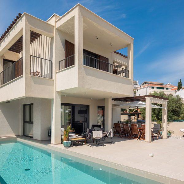 001-2014-889-island-ciovo-villa-with-pool-for-sale