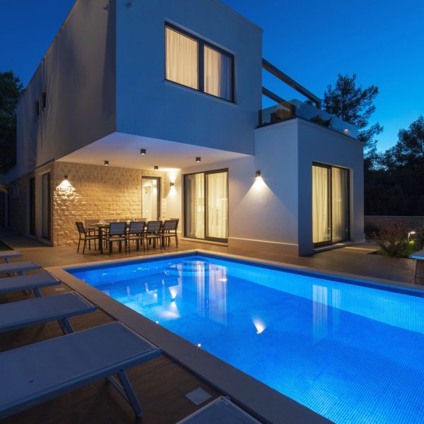 001-2021-07-island-ciovo-villas-de-luxe-for-sale