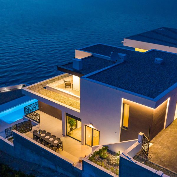 001-2021-311-Novigrad-villa-first-row-to-the-sea-for-sale