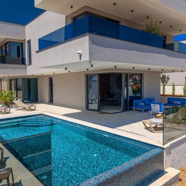 001-2021-385-trogir-luxury-villa-with-sea-view-for-sale