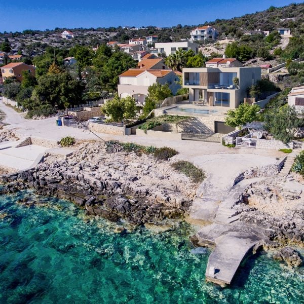 001-2022-400-rogoznica-attractive-villa-first-row-to-the-sea-for-sale