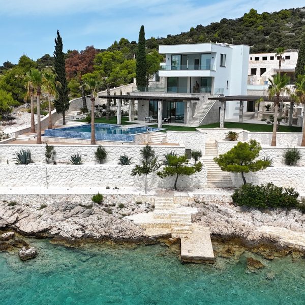 001-2022-412-Newly-built-villa-in-first-row-to-the-sea-for-sale
