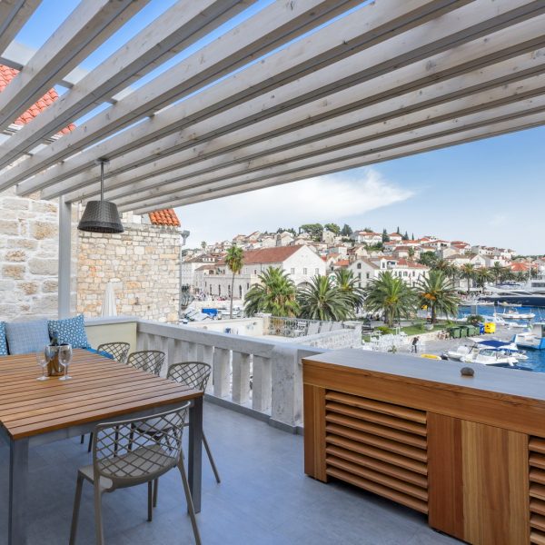 001-2022-426-Hvar-Apartment-in-the-center-with-a-terrace-and-a-view-of-the-sea