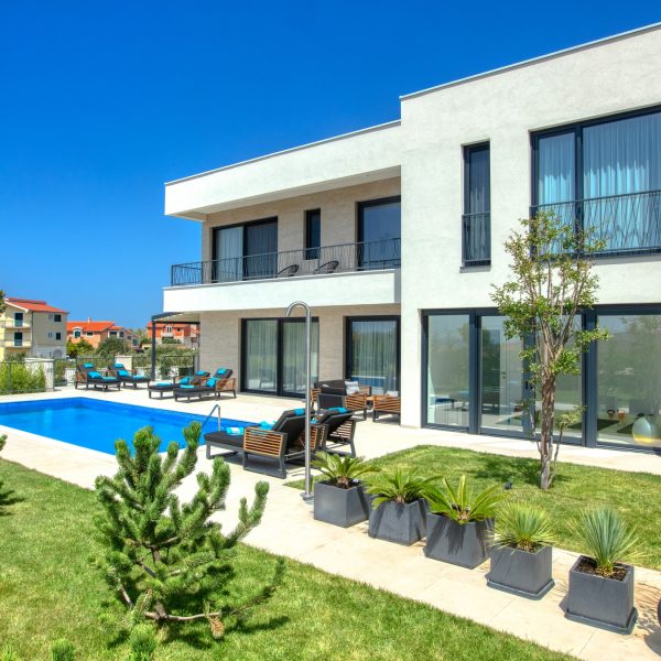 001-2043-75-sibenik-villa-with-pool-for-sale