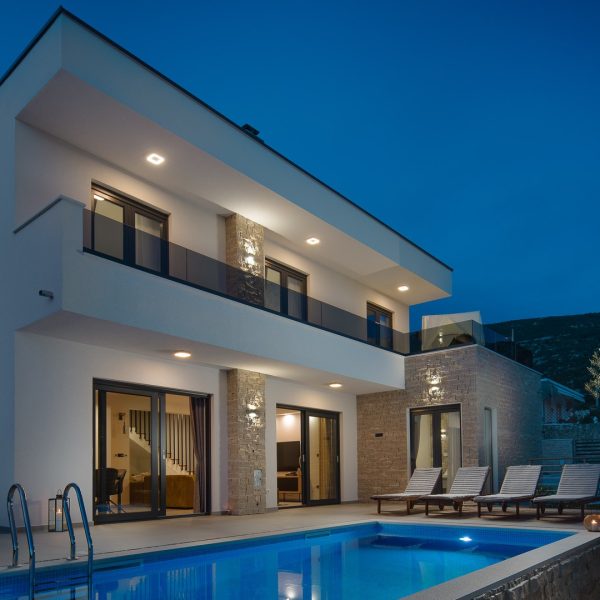 001-2045-42-Split-Area-Villa-with-large-yard-and-a-sea-view-for-sale