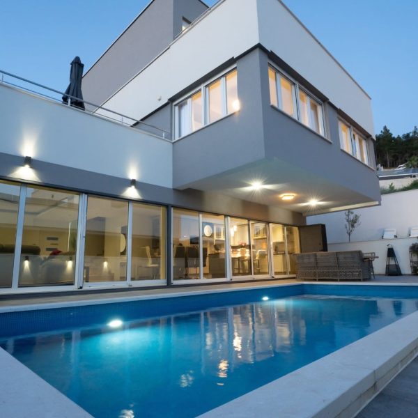 001-2048-16-split-area-luxury-villa-with-pool-for-sale