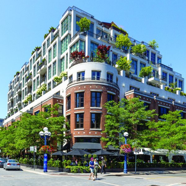 0012011820yorkville_5776-Edit.jpg