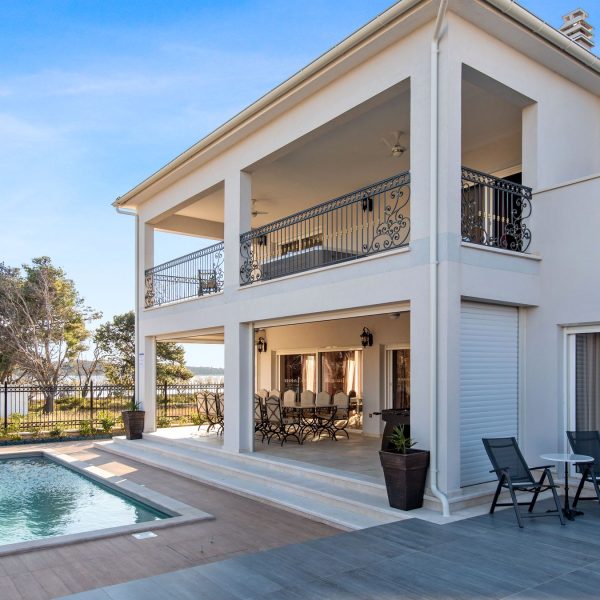 002-2043-67-near-sibenik-luxury-villa-with-pool-by-the-sea-for-sale