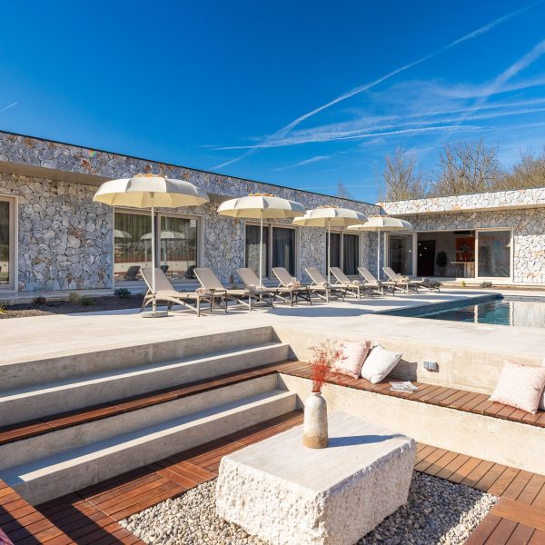 002-2048-19-Split-area-Luxury-villa-with-pool-and-tennis-court-for-sale