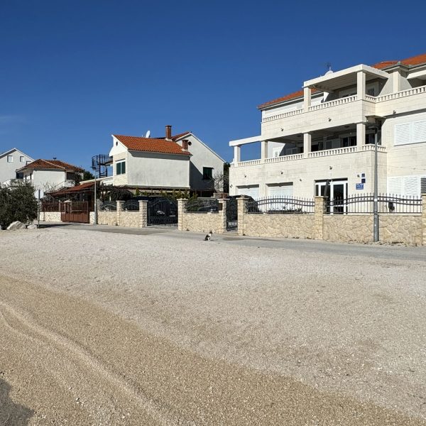 004-2022-384-rogoznica-beautiful-villa-first-row-to-the-sea