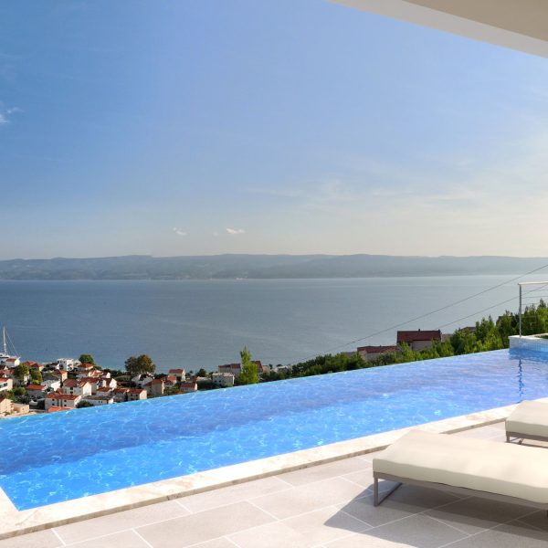 004-2022-389-Omis-villa-with-pool-for-sale