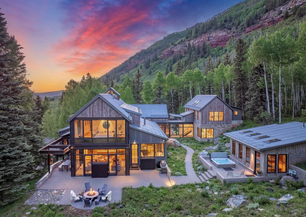 In Telluride, luxury isn't gadgetry of gilt—it's unfiltered connection to wilderness. A major attraction for SoulCycle co-founder Elizabeth Cutler, whose nature-centric retreat sits in harmony with its wild environment.
