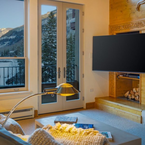 1. Northwoods 310 Living Area Shot
