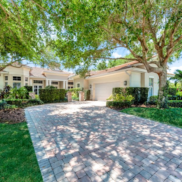 1300 Lake Bend Ct-2