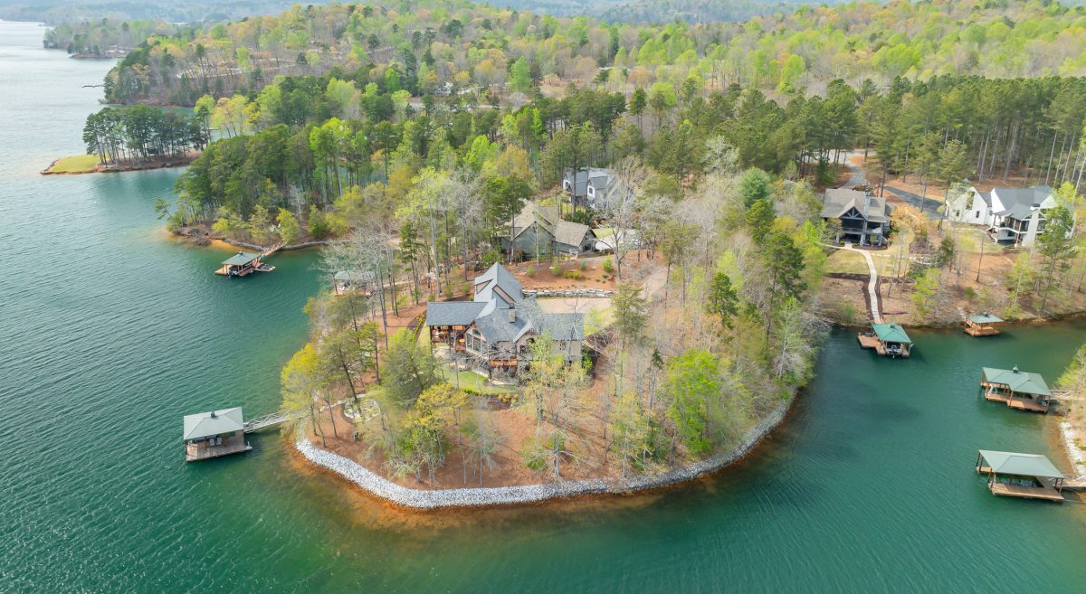 A peninsula parcel gives this $3.9 million retreat lake views on three sides. (Justin Winter & Associates)